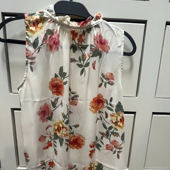 Violet + Claire Floral Tank Top - Picture 2 of 3